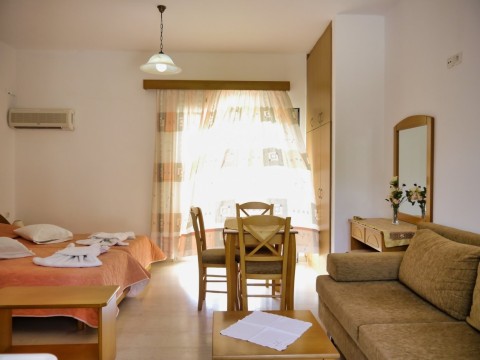 Tria Adelphia Premium Studio